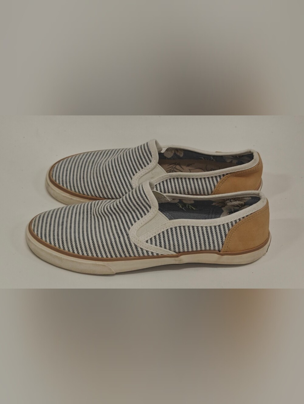 Margaritaville Stripe Canvas Slip On Sneakers Womens Size 7.5 White Blue Casual